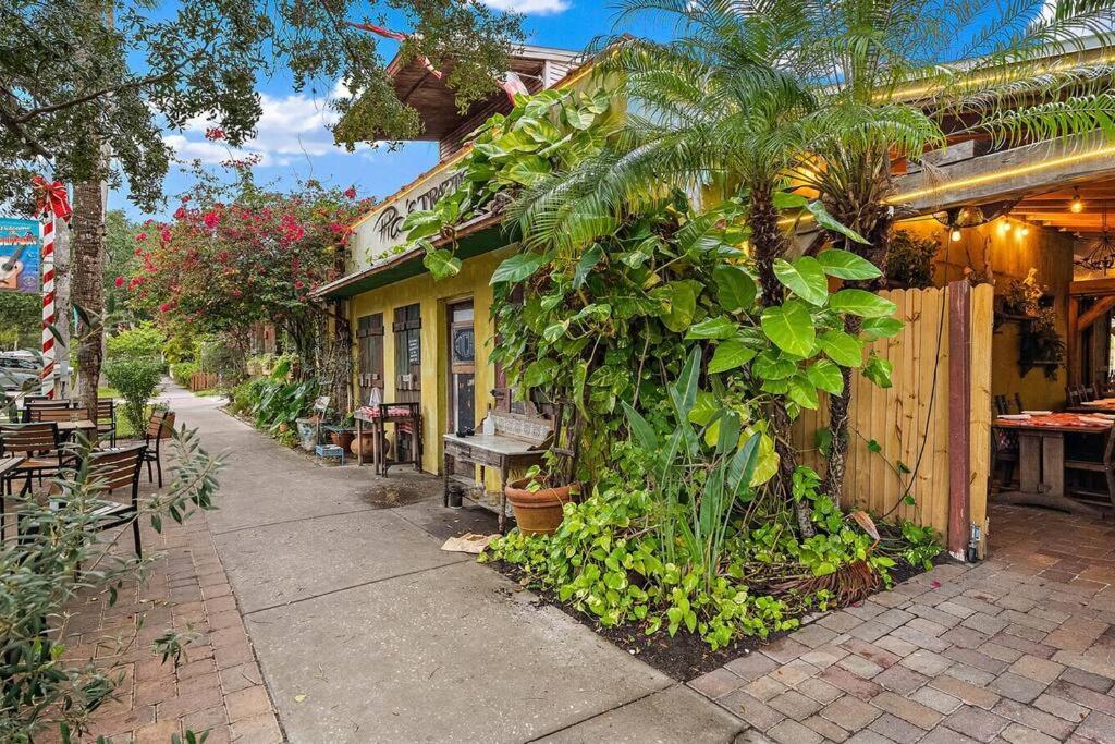 Quaint Gulfport Holiday home *