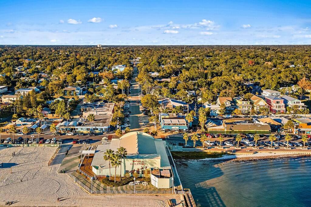 Quaint Gulfport Holiday home St. Petersburg